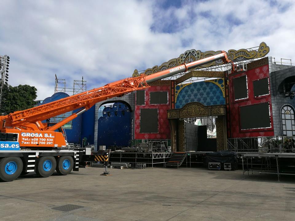 Assembly of the carnival 2018 stage